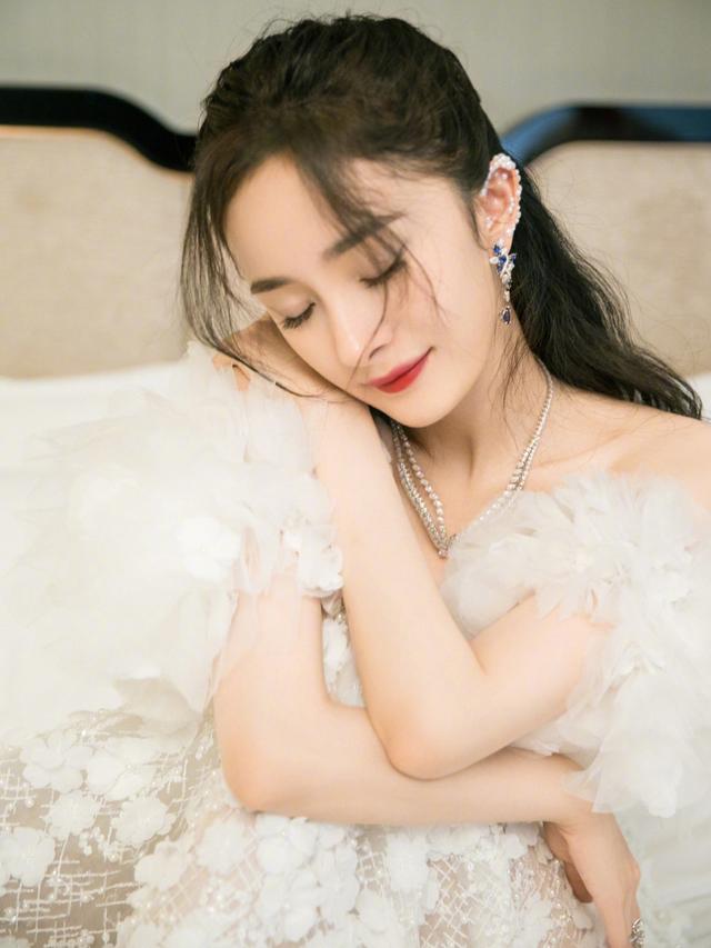 唐嫣杨幂穿紫色礼服裙_http://jingxuanwang.com_信息发布_第1张